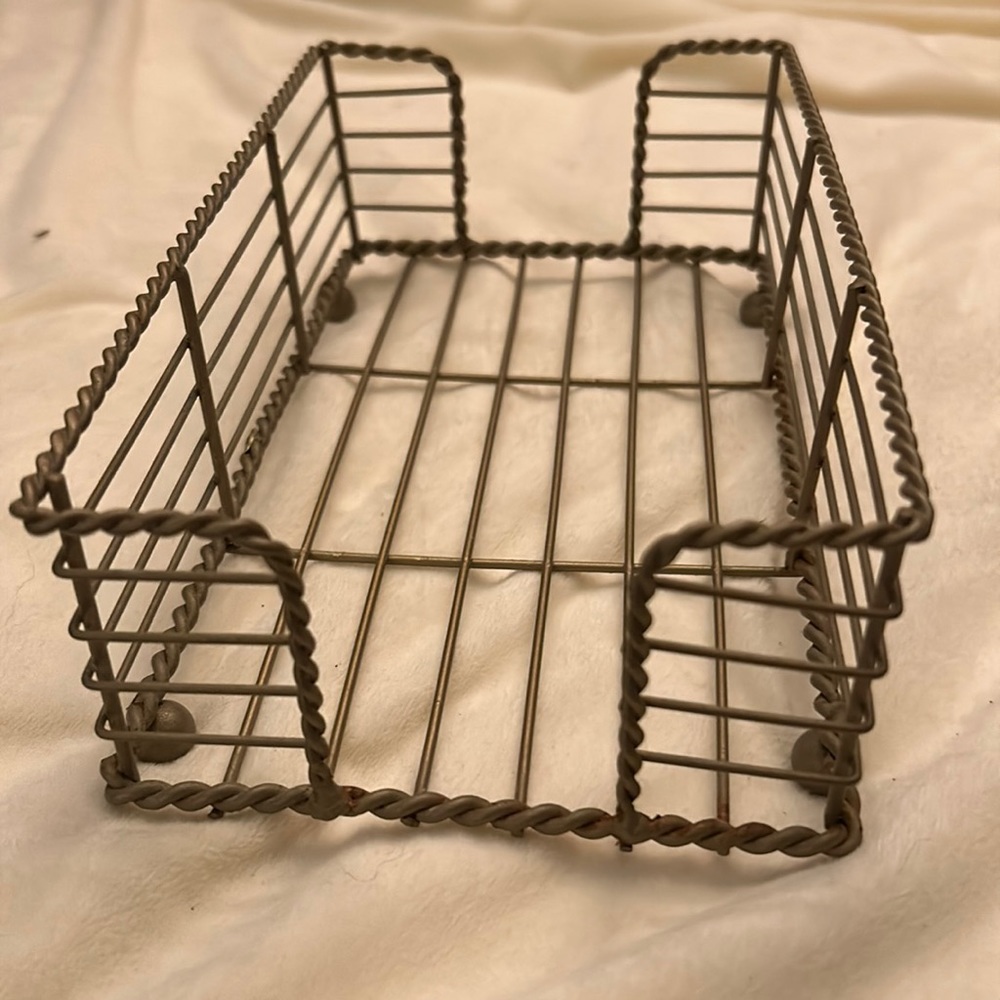 🔥Excellent condition Metal Napkin/Guest Towel Tray in matte gold A87